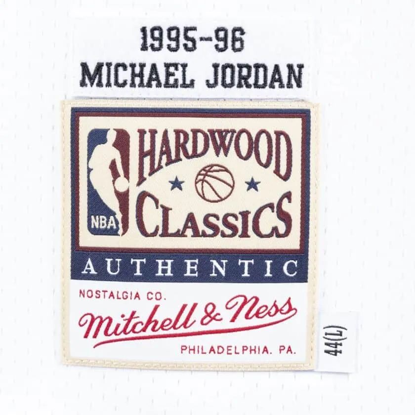 Authentic Jersey Chicago Bulls Home 1995-96 Michael Jordan