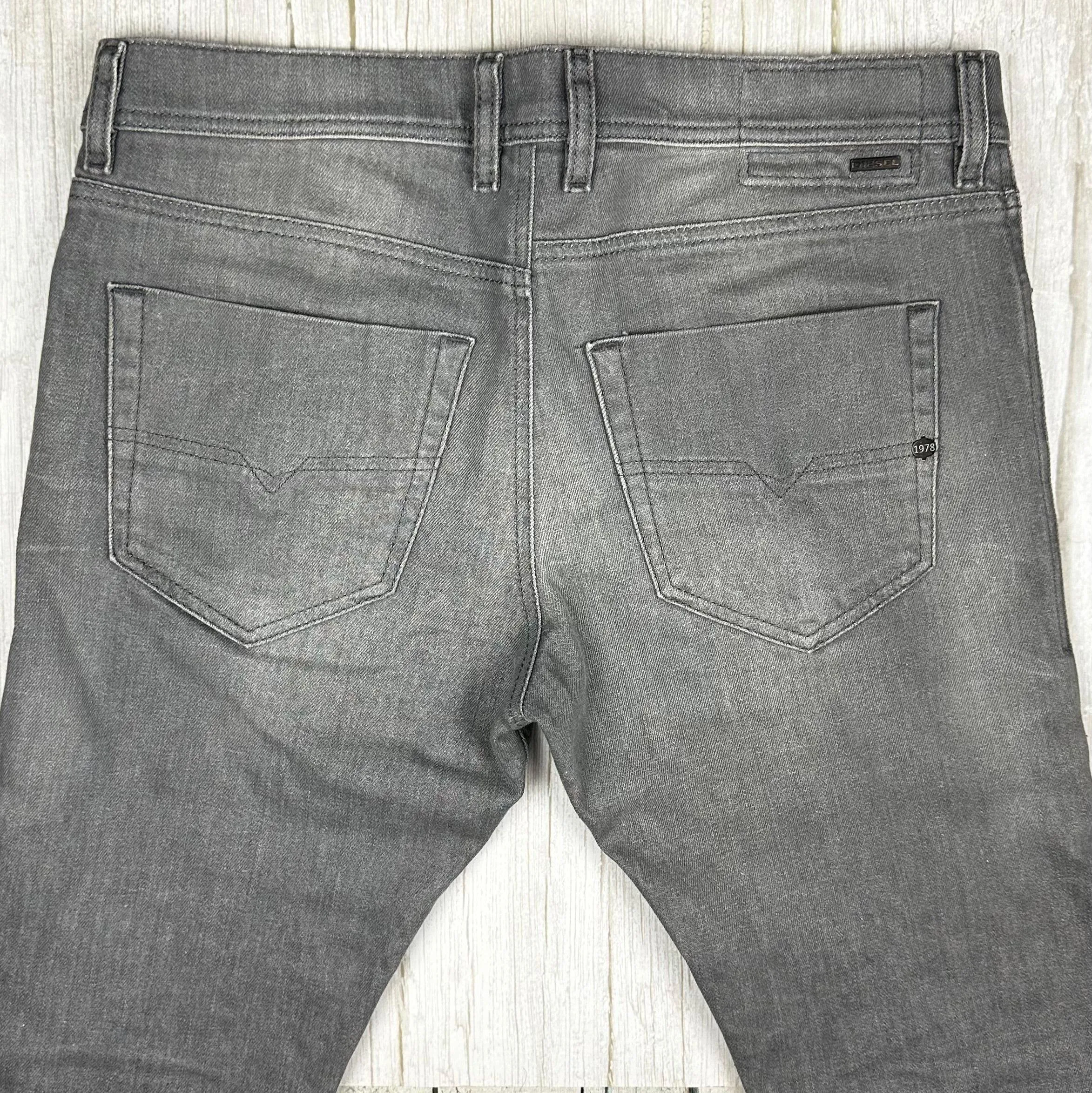Diesel Mens 'Tepphar' Slim Carrot Grey Jeans - Size 32/32