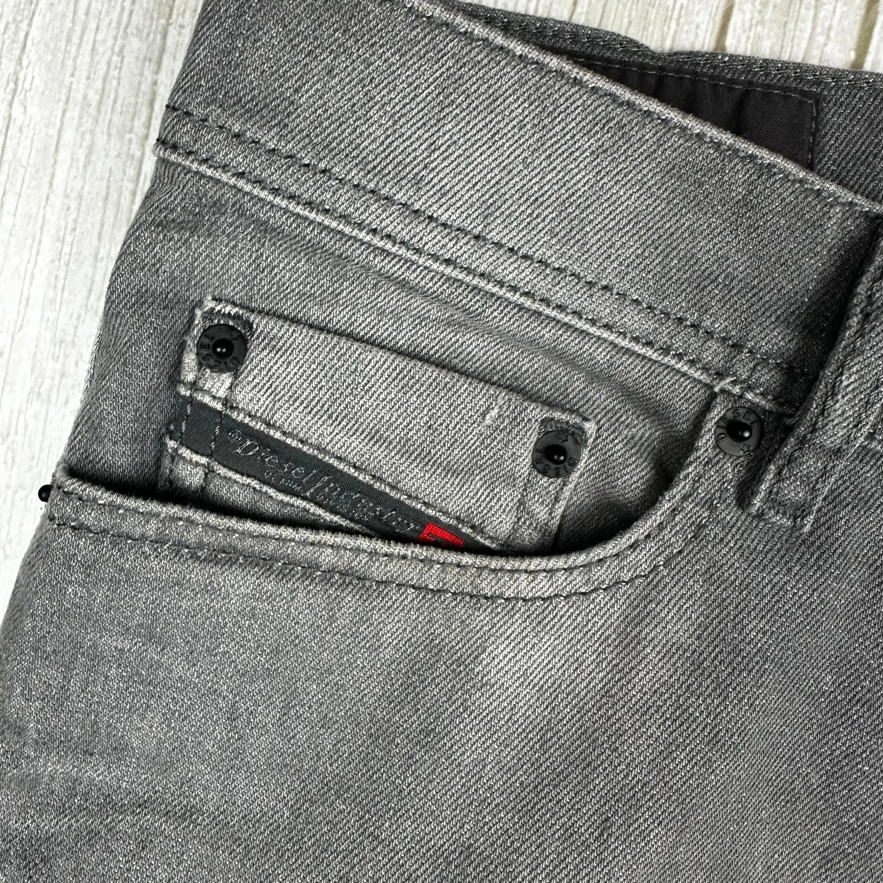 Diesel Mens 'Tepphar' Slim Carrot Grey Jeans - Size 32/32