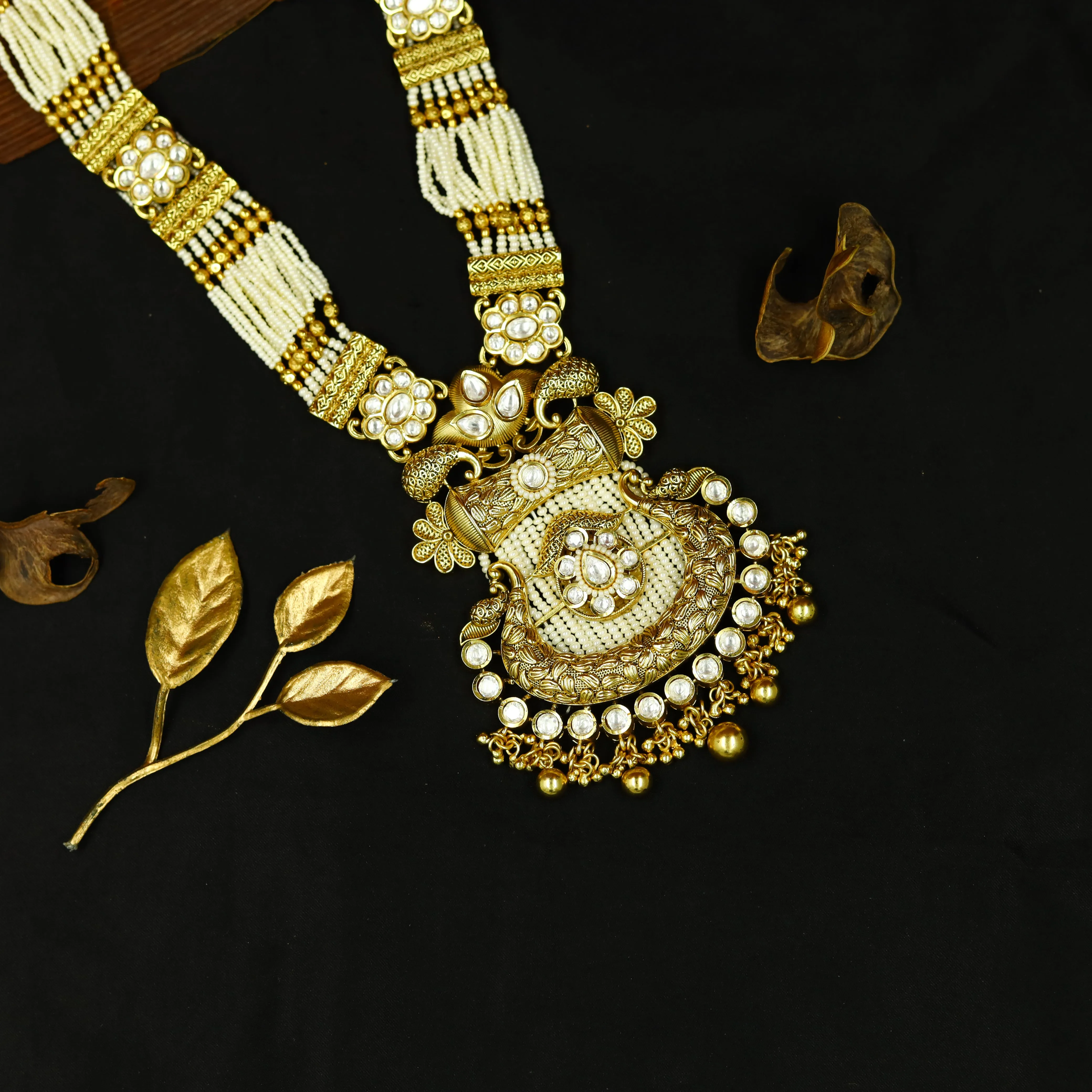 Round Neck Antique Necklace Set 12136-28